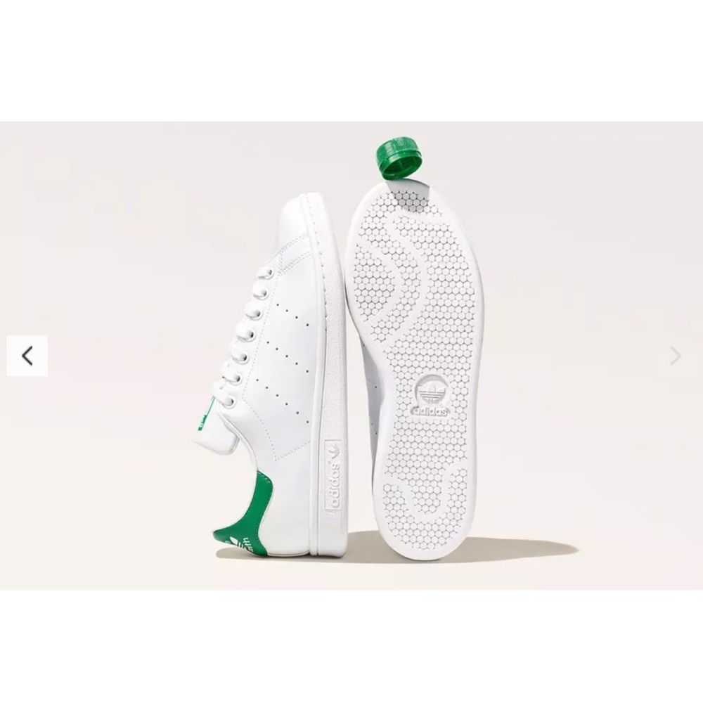 Stan Smith Adidas white and green sneakers, lightly worn, size 7 women’s
